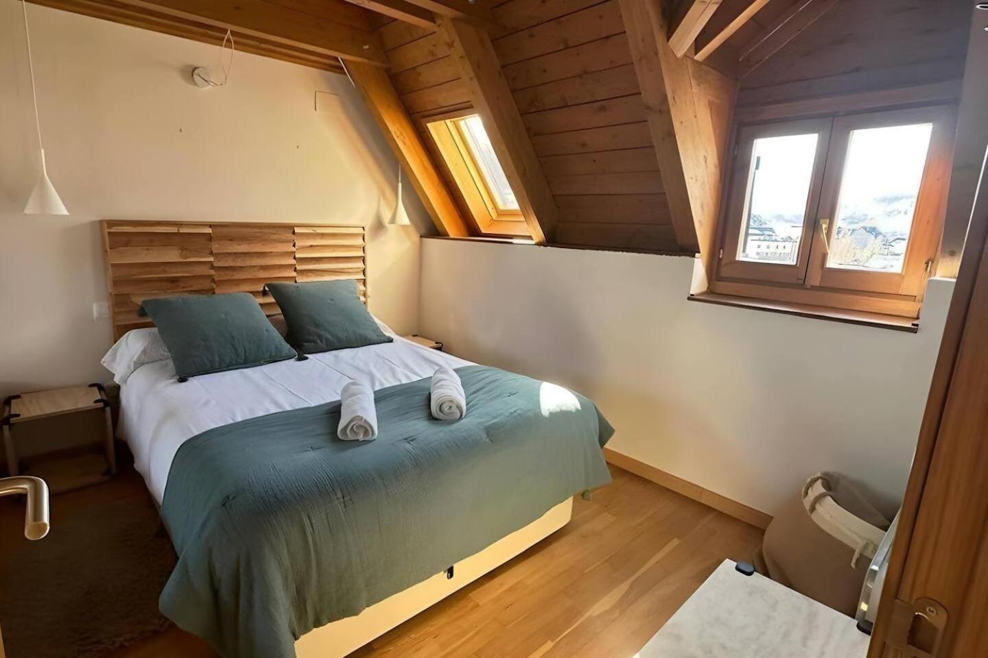 Caleydos Duplex Diseno Garaje Wifi Apartment Sallent De Gallego Exterior photo